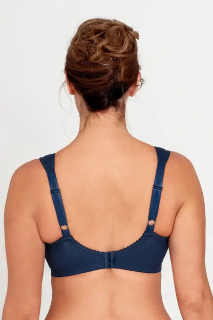 Triumph – 4 db (75A-110F) 💝 Csipkés melltartó tartást adva